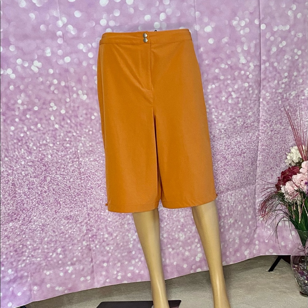 Chico’s Zenergy capris, soft and comfy with adjustable leg *see size chart*